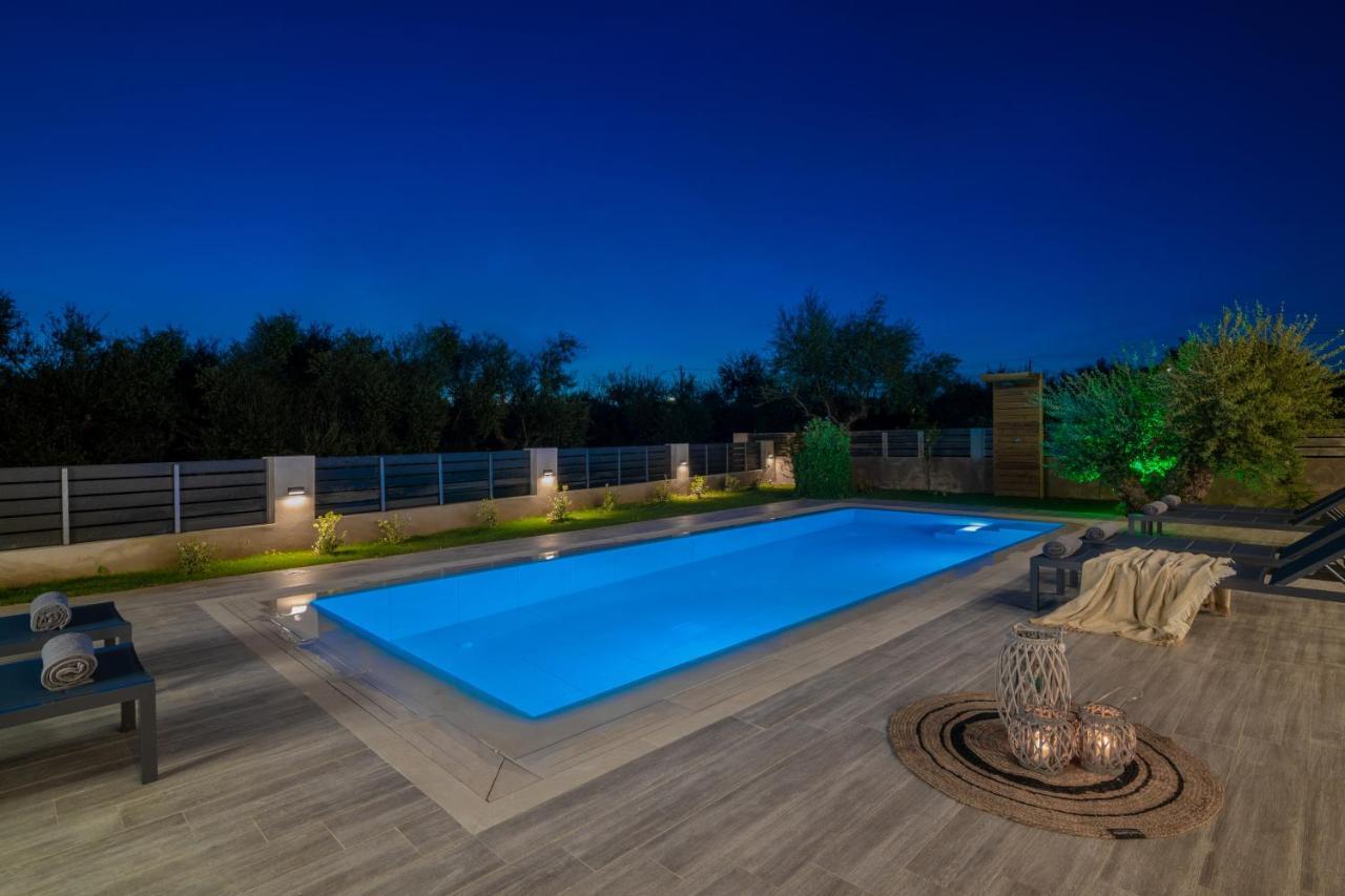 Solis Ortus Villa! Kalamaki  Luaran gambar