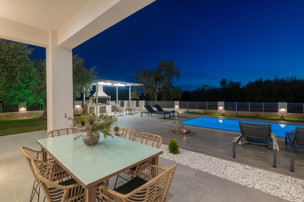 Solis Ortus Villa! Kalamaki  Luaran gambar